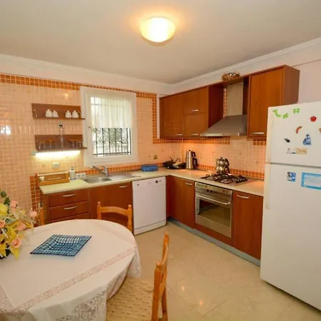 Villa Bitez Denize Yakin Palmiye